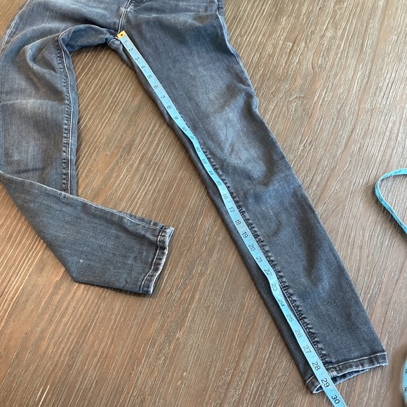 Ladies Colin’s jeans in size 25 x 29. High rise with lots of stretch. - Picture 10 of 10